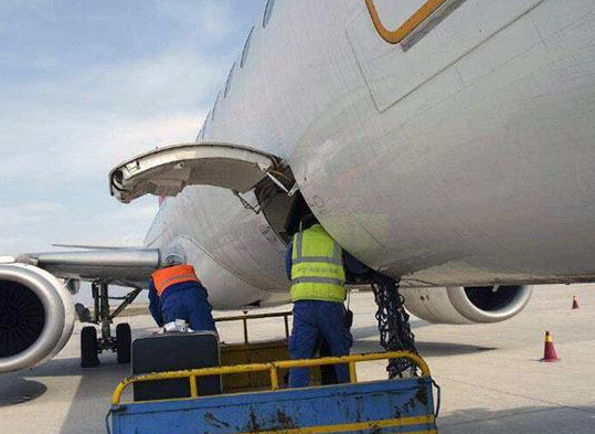 坐飞机怎么托运行李箱-1 坐飞机怎么托运行李箱-1