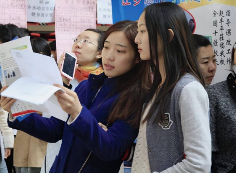 什么行业发展前景最好(大学校园里吃香的行业)-1
