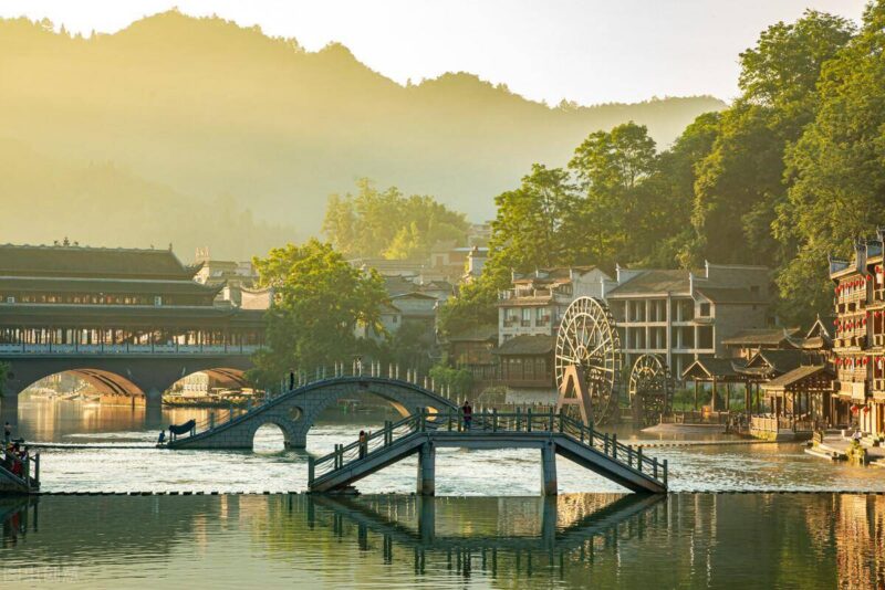 情侣必去的十大旅游胜地（中国十大情侣旅游胜地）-1
