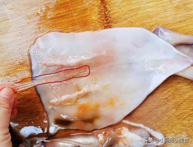 冷冻鱿鱼怎么处理干净?冷冻小鱿鱼处理干净-1 冷冻鱿鱼怎么处理干净?冷冻小鱿鱼处理干净-1