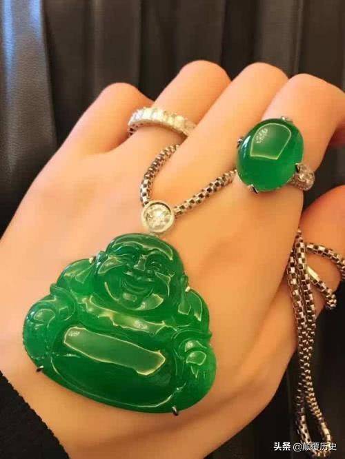 女戴佛有什么讲究吗?女人佩戴弥勒佛的好处-1