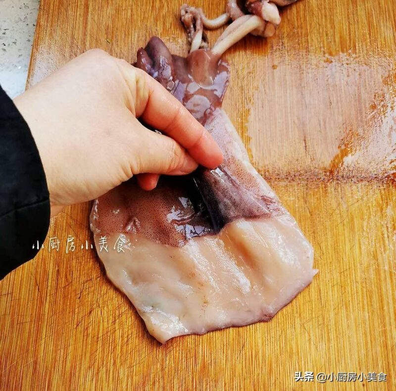 冷冻鱿鱼怎么处理干净?冷冻小鱿鱼处理干净-1 冷冻鱿鱼怎么处理干净?冷冻小鱿鱼处理干净-1