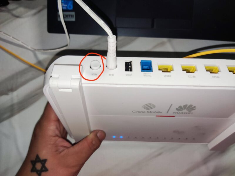 猫上的光信号闪红灯怎么回事(图文讲解)-1