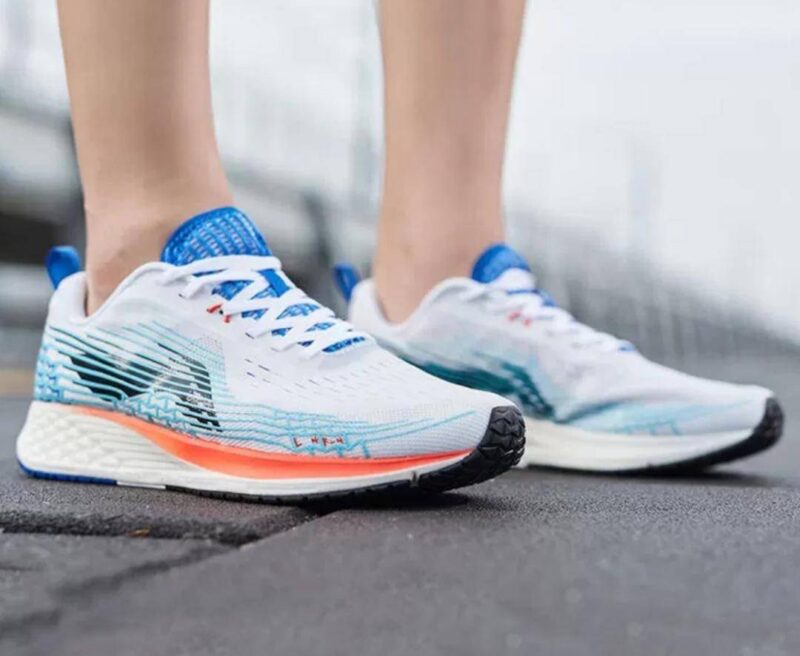跑鞋推荐性价比前十名(性价比最高的运动鞋品牌排行榜)-1