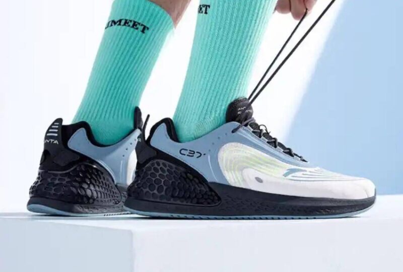 跑鞋推荐性价比前十名(性价比最高的运动鞋品牌排行榜)-1