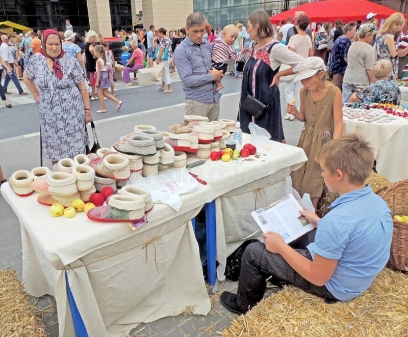 摆地摊卖什么最吸引人-1