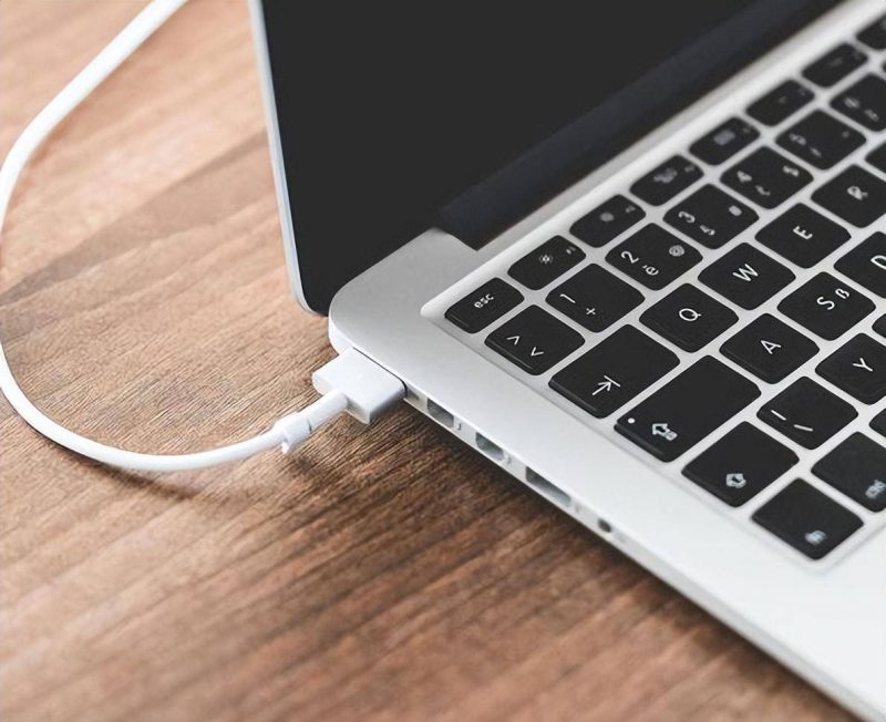 笔记本电脑天天插着电源好吗-1