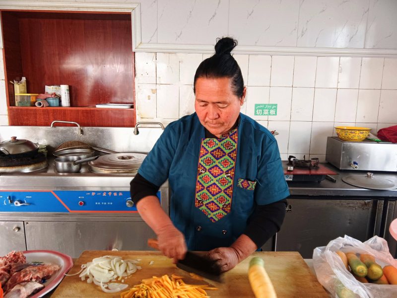 民丰县:抓饭店“夫妻档”的创业致富路-1 民丰县:抓饭店“夫妻档”的创业致富路-1