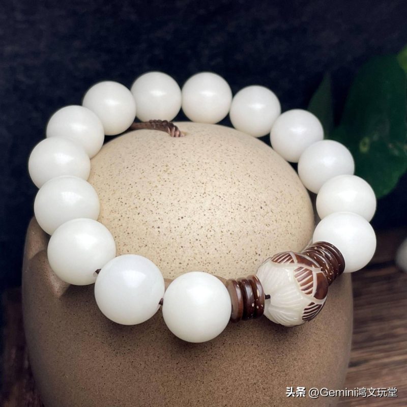 白玉菩提变色8个过程图-1 白玉菩提变色8个过程图-1