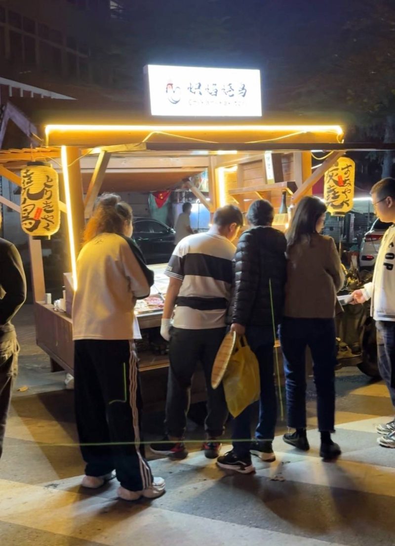 一串肉一把火,“烤”出人生好滋味!00后女孩在青创业,从路边摆摊到开店-1 一串肉一把火,“烤”出人生好滋味!00后女孩在青创业,从路边摆摊到开店-1