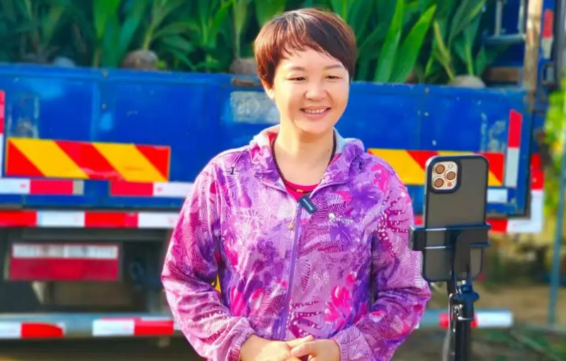 封关启华章·她力量创未来|郑云:返乡深耕电商创业10载,带动乡亲致富-专在家创业网